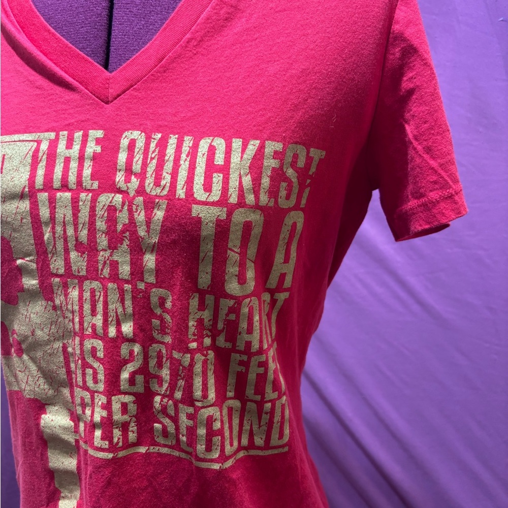 Grunt Style Red Graphic V-Neck Short Sleeve Tee - Picture 3 of 7
